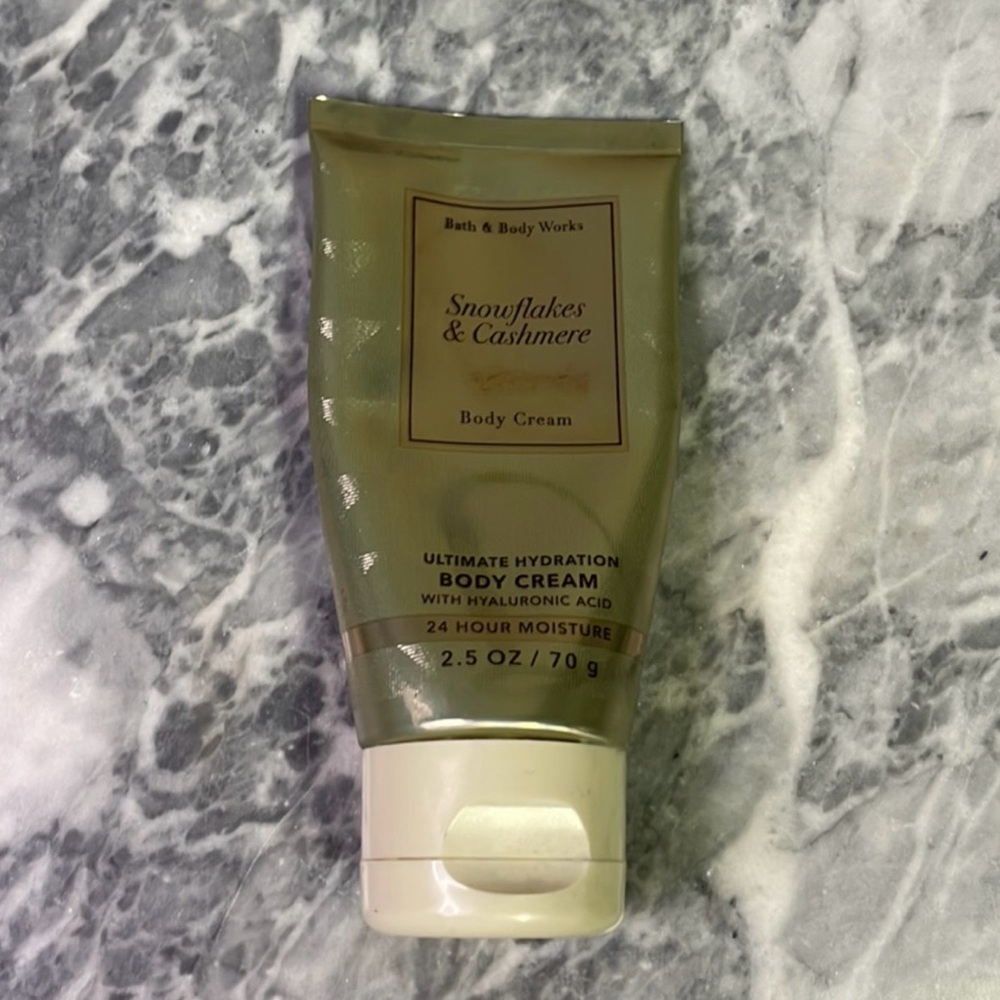Bath and Body Works Lotion Snowflakes and Cashmere Body Cream